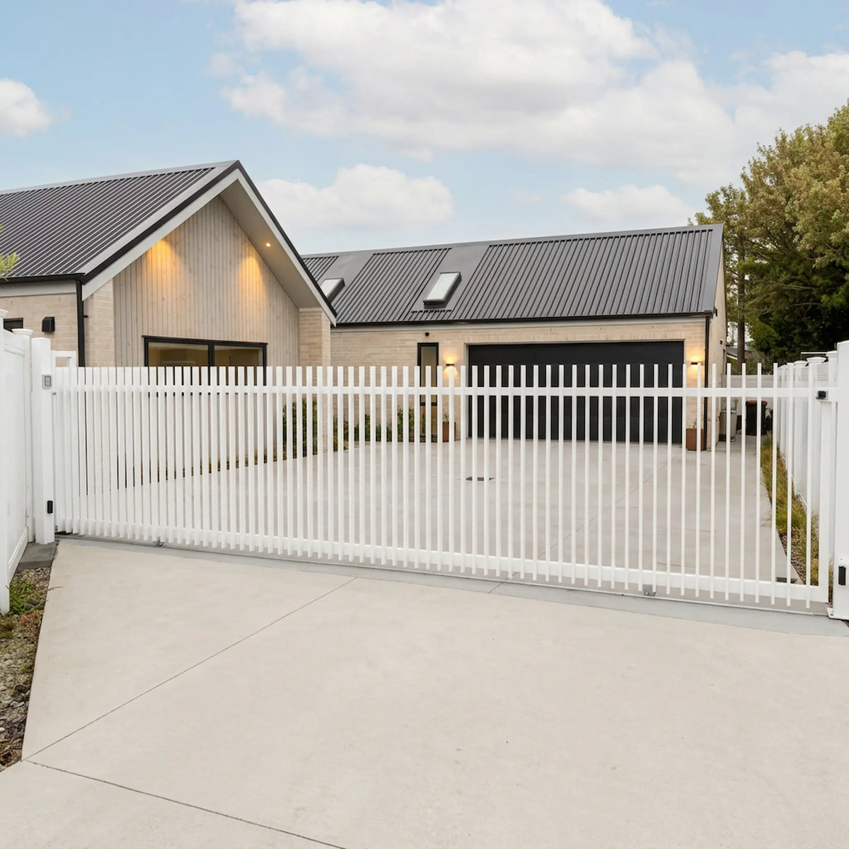 Finn Aluminium Sliding Gate | White | XG02W | NZ