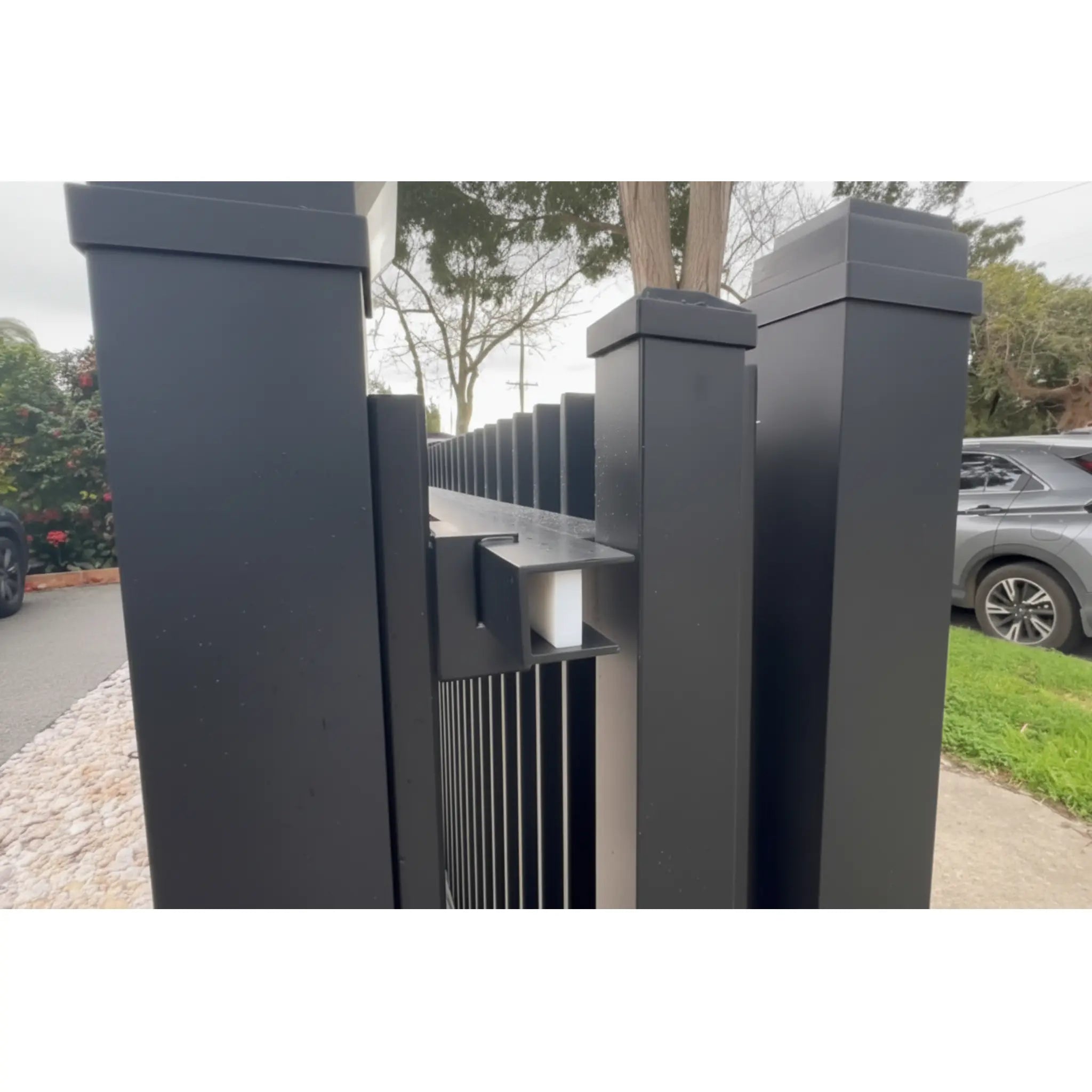 Finn sliding gate installation with special slide guide – XGATE NZ