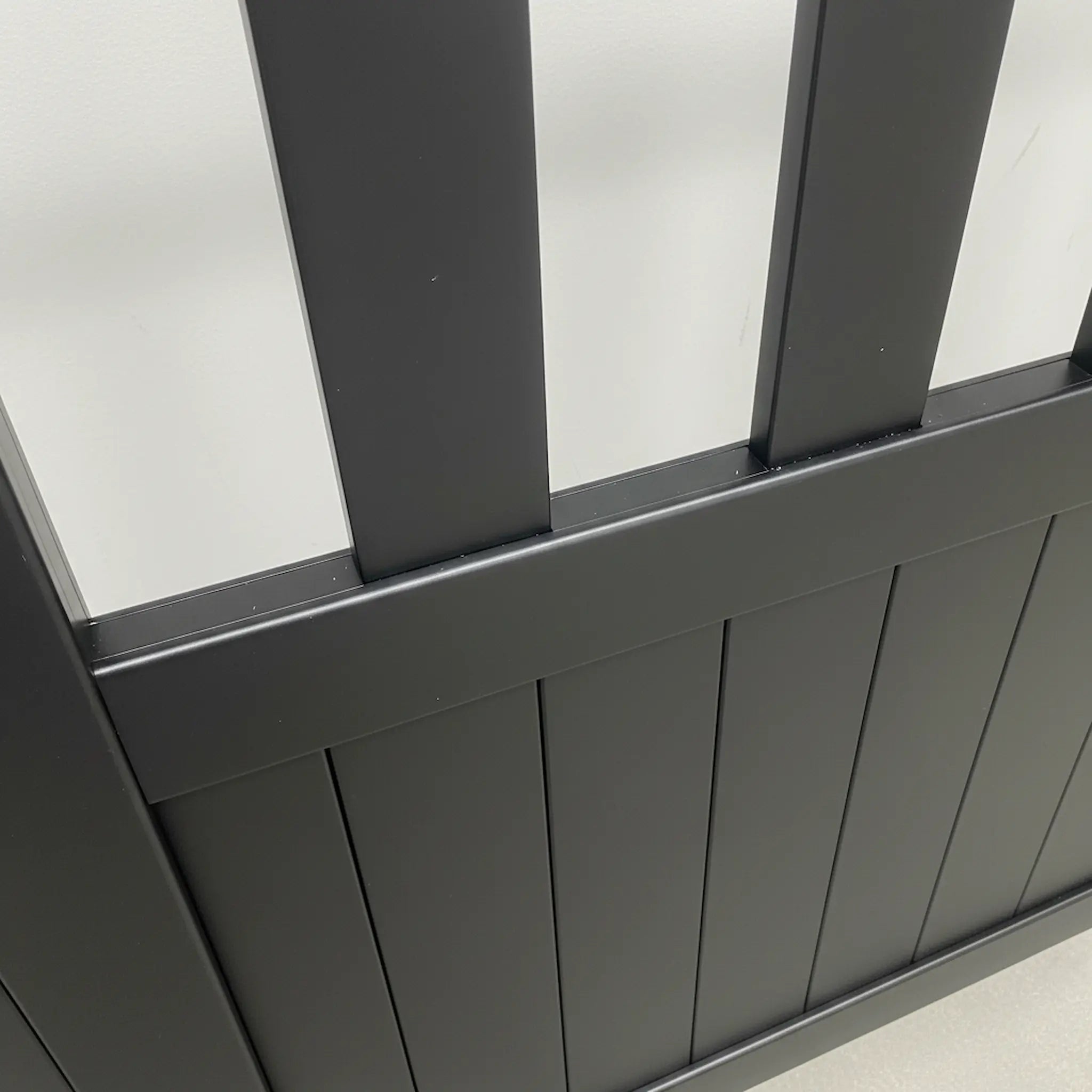 Gate Mid Rail Picket Junction Detail - Semi-Closed Arch Double Swing Gate - XGATE NZ